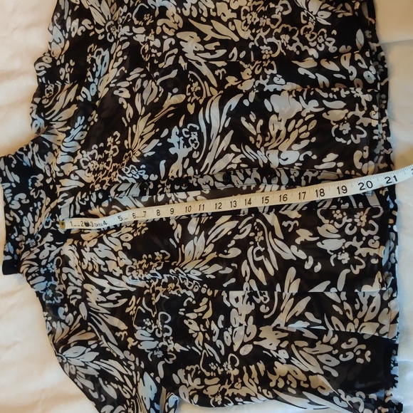 Croft & Barrow Women's two piece tank and Blouse - Picture 9 of 9